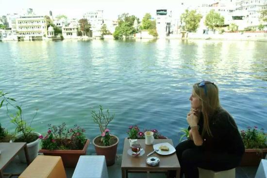 Jheel's Ginger Coffee Bar & Bakery