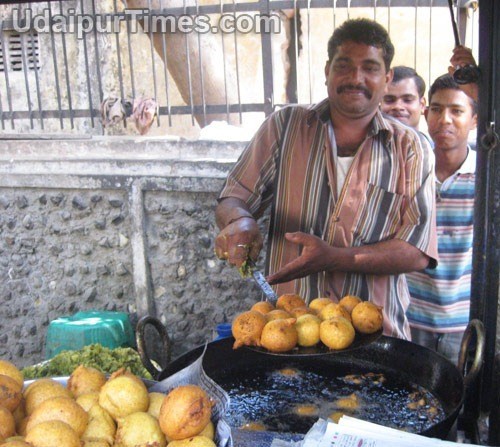 Mohan Singh Vadapav Centre